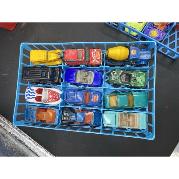 Vintage Tara Toy 24 Car Case Red # 20150 Including 22 Cars Hot Wheels Matchbox - Picture 9 of 16